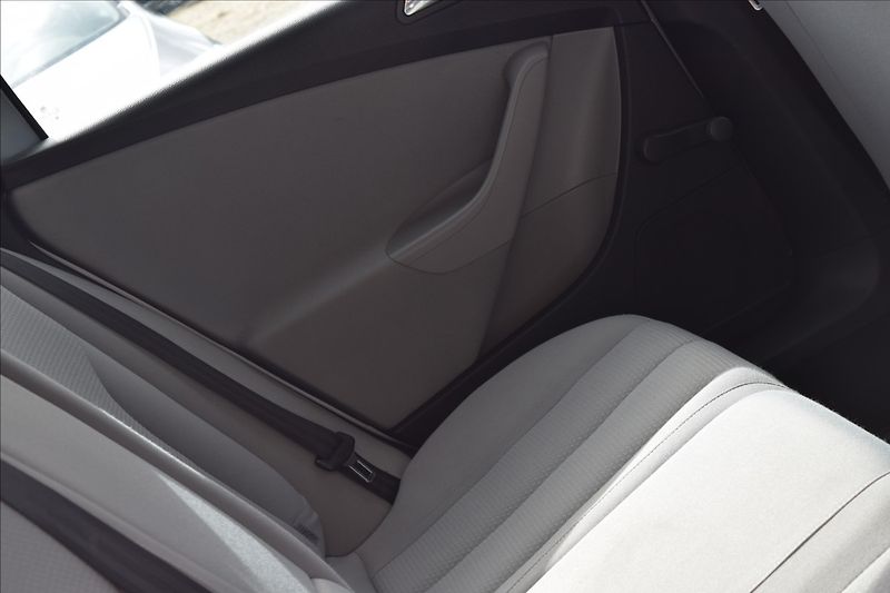 Volkswagen Passat 1,6 i 75KW PO SERVISE - fotka 40 z 41