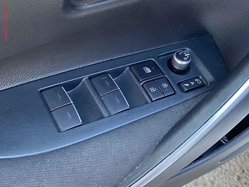 Toyota Corolla (2023) 1.5i, 1.maj,ČR, Comfort, AT - fotka 11 z 23
