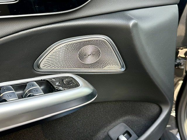 Mercedes-Benz Třídy E (2025) 300 de 4MATIC kombi s EQ - fotka 23 z 46