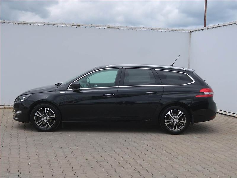 Peugeot 308 (2016) 1.2 e-THP, Serv.kniha - fotka 3 z 17