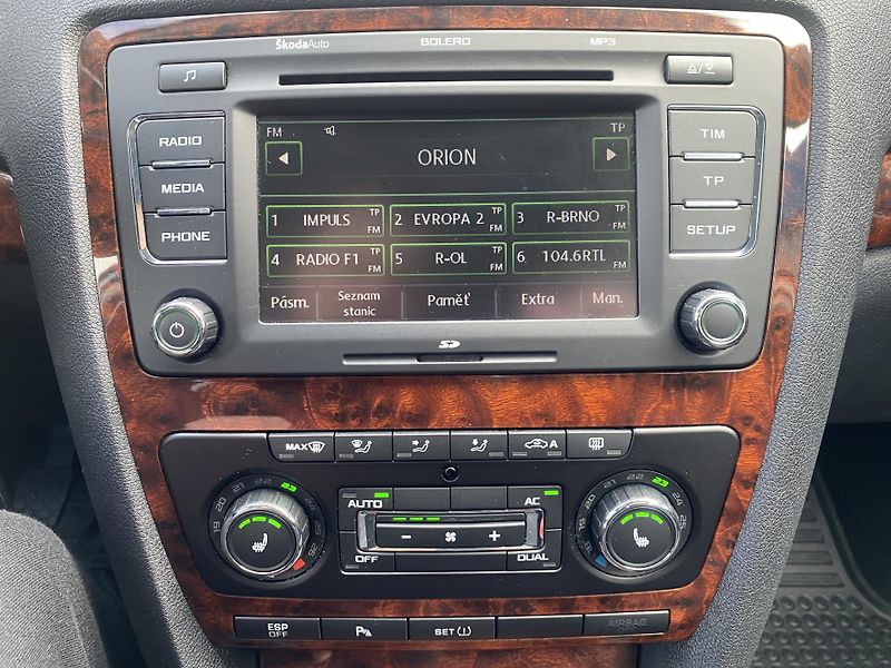 Škoda Octavia 1.4 TSI 90kW -ELEGANCE-PDC-ALU - fotka 24 z 44