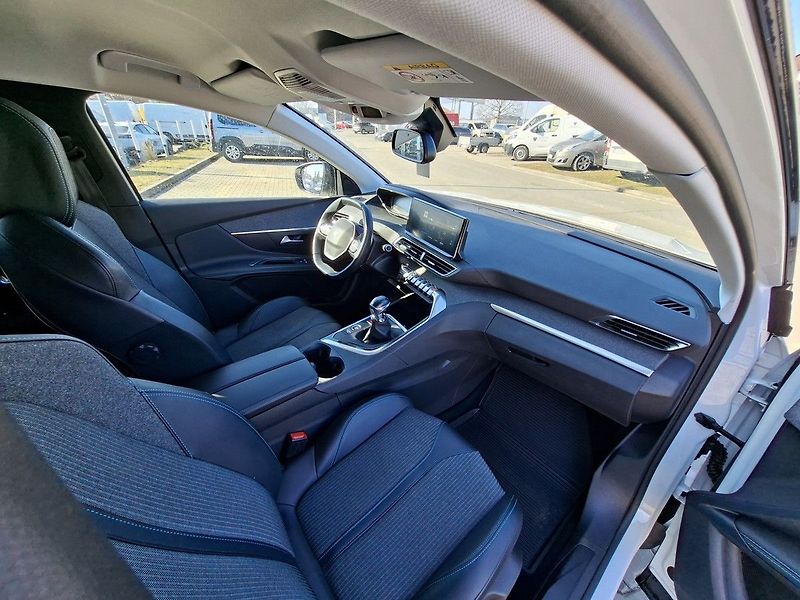 Peugeot 3008 ALLURE 1,2 PT 130k M6 - fotka 14 z 28