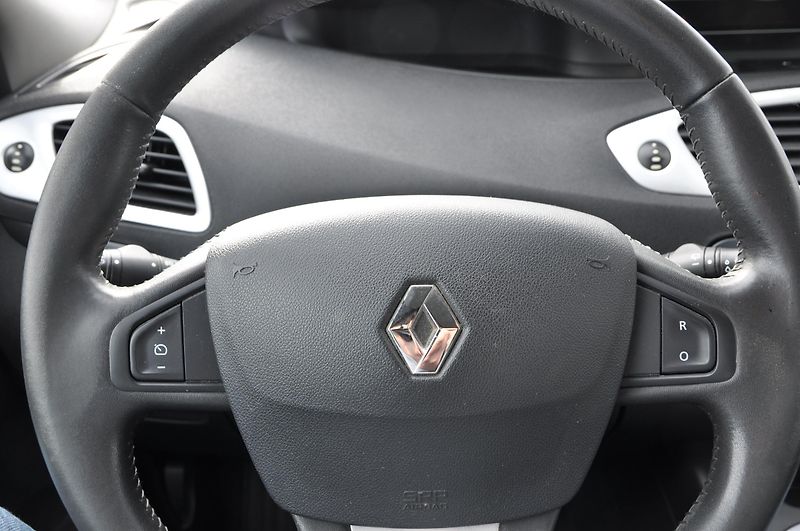 Renault Scénic 1.6i 16V 81kW - fotka 12 z 18
