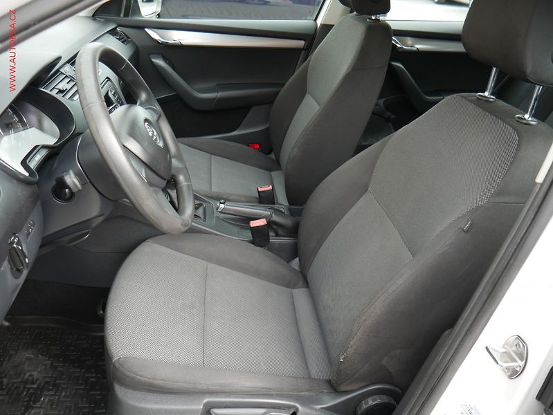 Škoda Octavia (2015) 1.6 TDi, ČR, Active, AC - fotka 9 z 14