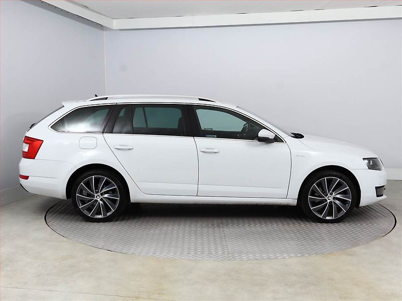 Škoda Octavia (2015) Laurin&Klement 2.0 TDI, 4X4 - fotka 6 z 21