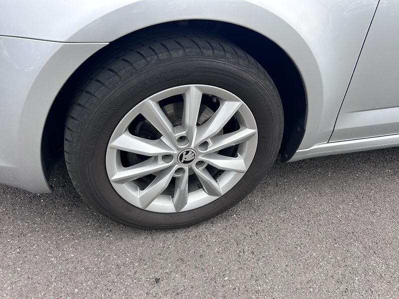Škoda Octavia 1.2 TSI Ambition - fotka 33 z 35