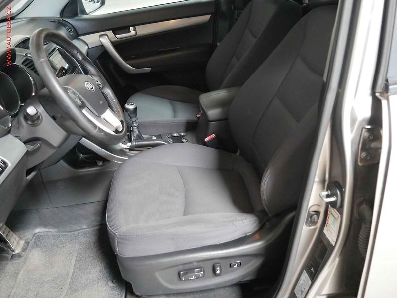Kia Sorento (2010) 2.2 CRDi 4x4, ČR, Navi, xenon - fotka 10 z 23