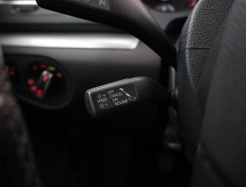 Volkswagen Sharan (2013) 2.0 TDI, 4X4, 7 míst - fotka 17 z 21