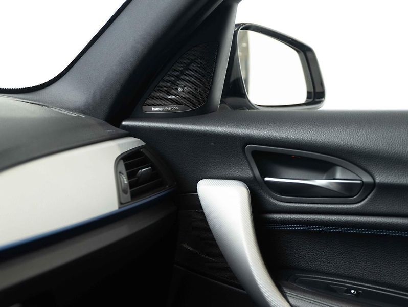 BMW Řada 1 M140i xDrive - fotka 16 z 23