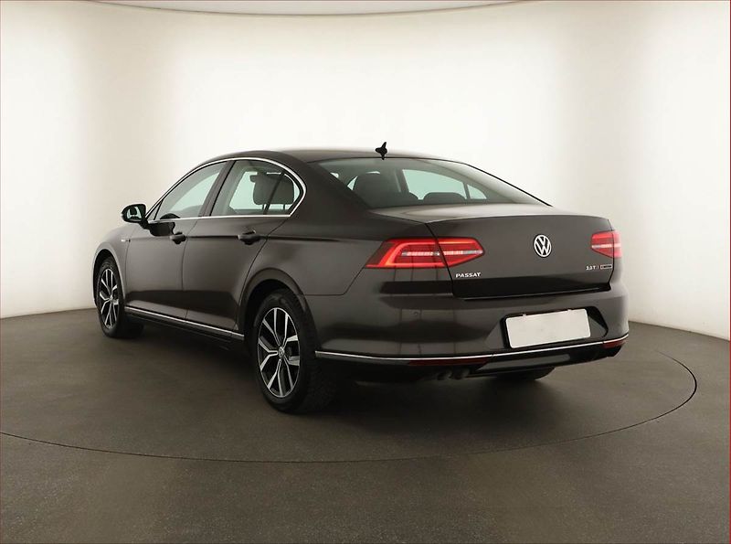 Volkswagen Passat (2017) Highline 2.0 TDI, 4X4 - fotka 4 z 17