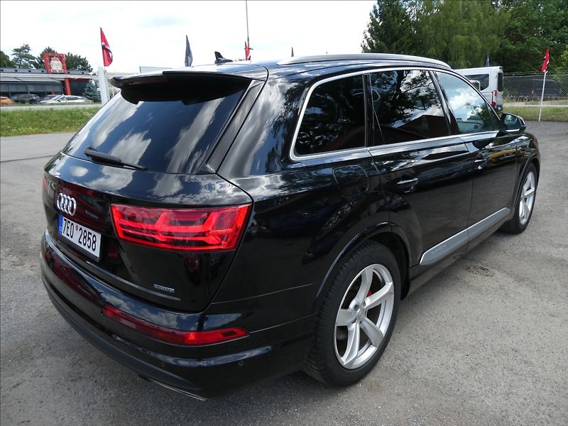 Audi Q7 3,0 TDiV6 200kW S-LINE,QUATTRO - fotka 9 z 48