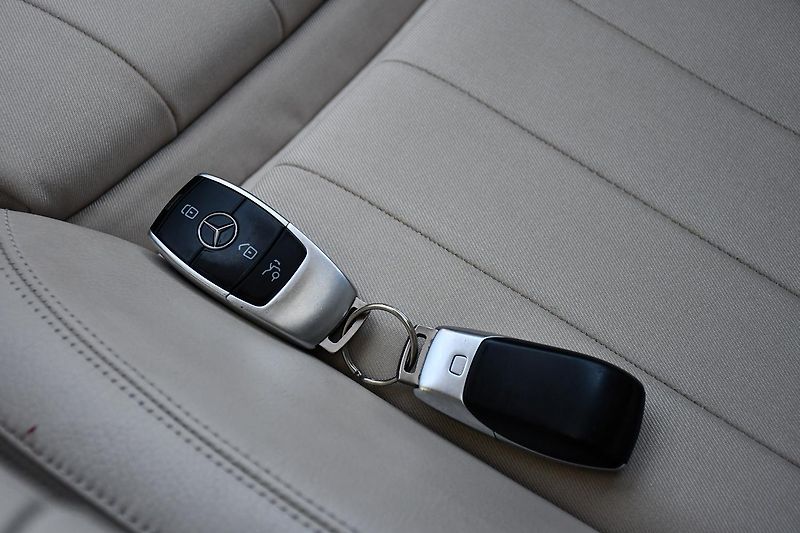 Mercedes-Benz Třídy E 350d - fotka 38 z 42