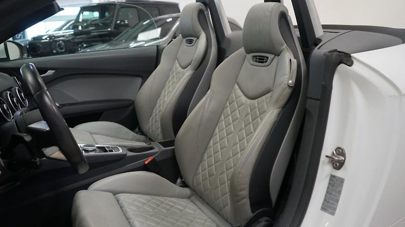 Audi TT Roadster 2.0 TDI  Manual - fotka 14 z 19