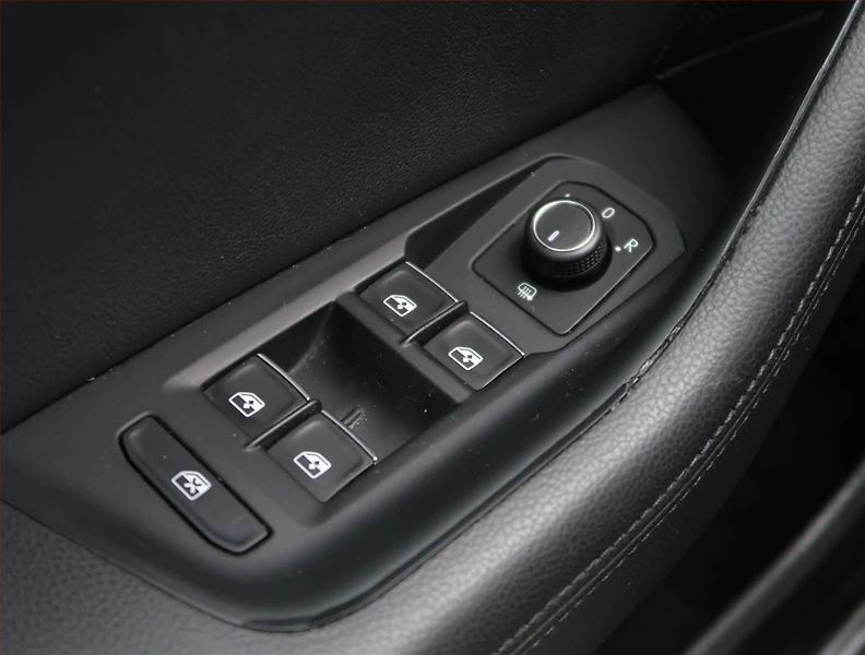 Volkswagen Passat (2016) Highline 2.0 TDI, Automat - fotka 16 z 21