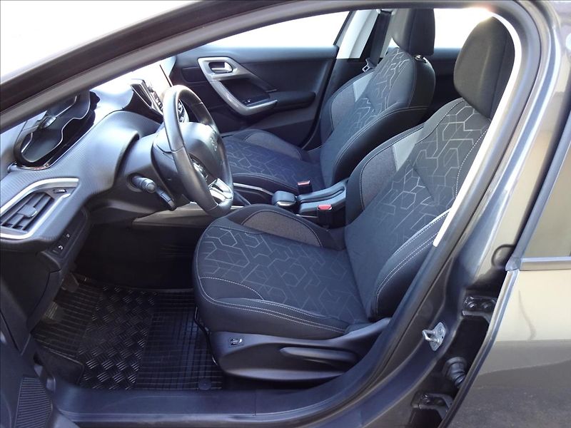 Peugeot 2008 1,2i 61kW - fotka 16 z 55