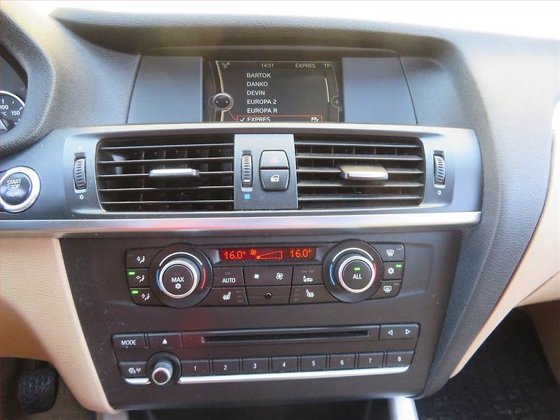 BMW X3 (2012) xDrive20d, 4X4, Serv.kniha - fotka 12 z 15