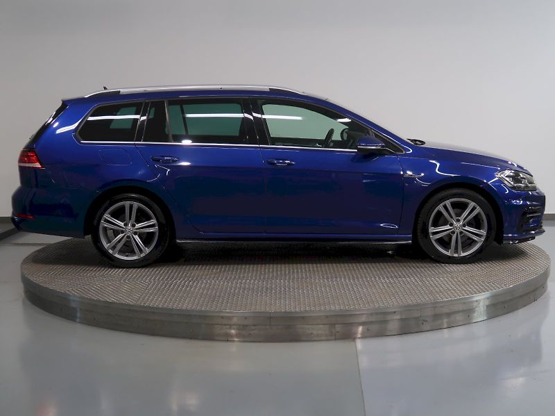 Volkswagen Golf (2018) R-LINE 1.6TDI 85KW LED ACC PAN - fotka 8 z 40