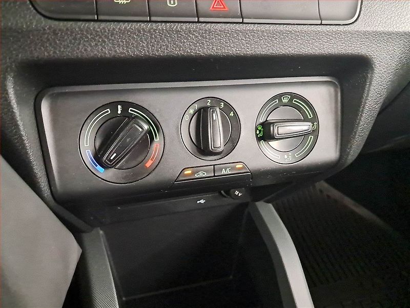 Škoda Fabia (2018) Ambition 1.0, Serv.kniha - fotka 13 z 17
