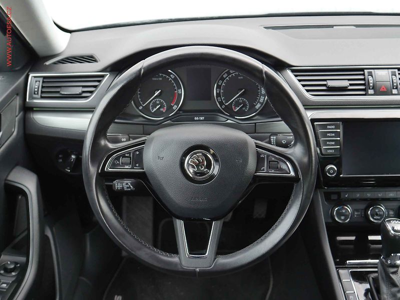 Škoda Superb (2015) 2.0 TDi 4x4, DSG, navi, bixen - fotka 16 z 20