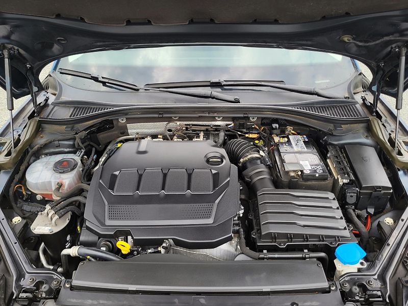 Škoda Superb III FL combi 2.0 TDi DSG STYLE - fotka 37 z 50