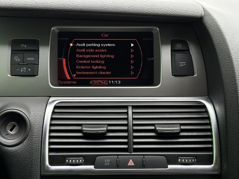 Audi Q7 3.0TDi V6 4x4 Tiptronic 233PS - fotka 32 z 48