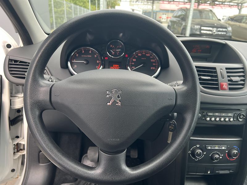 Peugeot 207 (2011) 1,4i 54kW SW - fotka 11 z 28