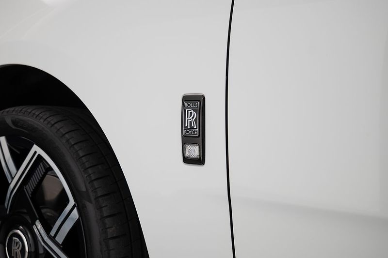 Rolls-Royce Cullinan Black Badge/Bespoke/Starling r - fotka 36 z 38