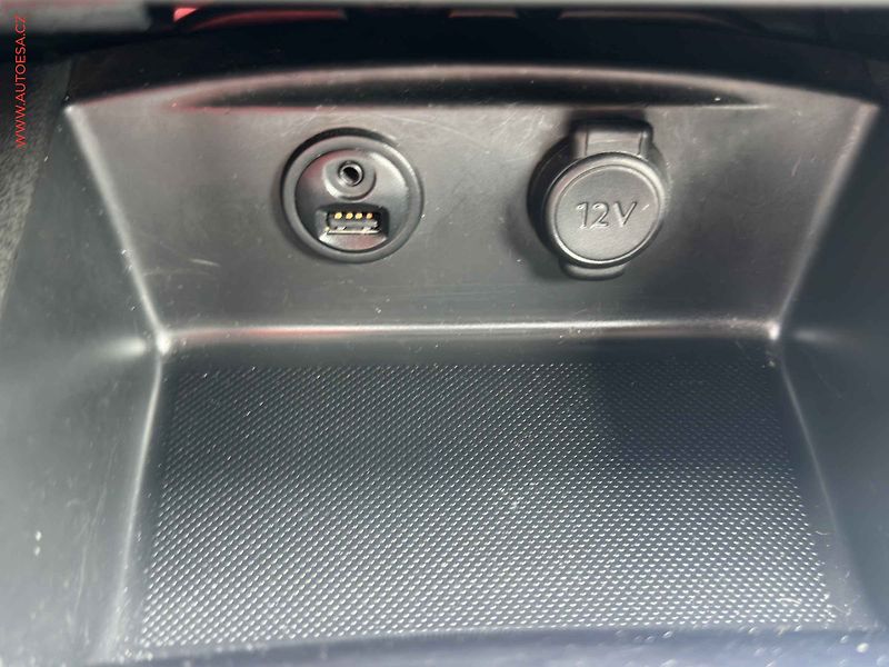 Citroën C4 (2015) 1.2PT, AT, navi - fotka 17 z 20