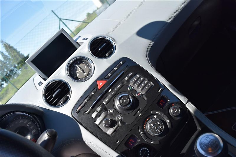 Peugeot RCZ 1,6 i 115KW NOVÁ STK ALU KLIMA - fotka 37 z 48