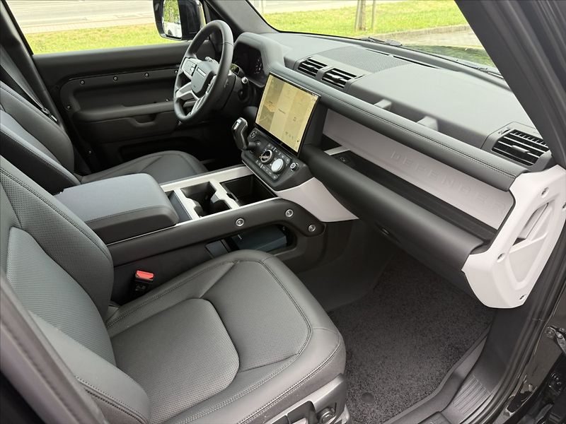 Land Rover Defender (2026) 3,0 S D200 - fotka 11 z 23