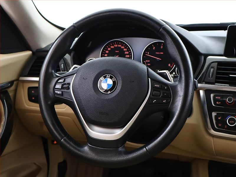 BMW Řada 3 (2014) 320d xDrive GT, 4X4, Automat - fotka 14 z 20