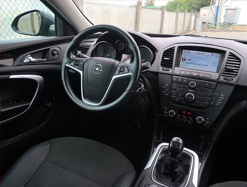 Opel Insignia (2011) 2.0 CDTI, 4X4, Serv.kniha - fotka 7 z 19