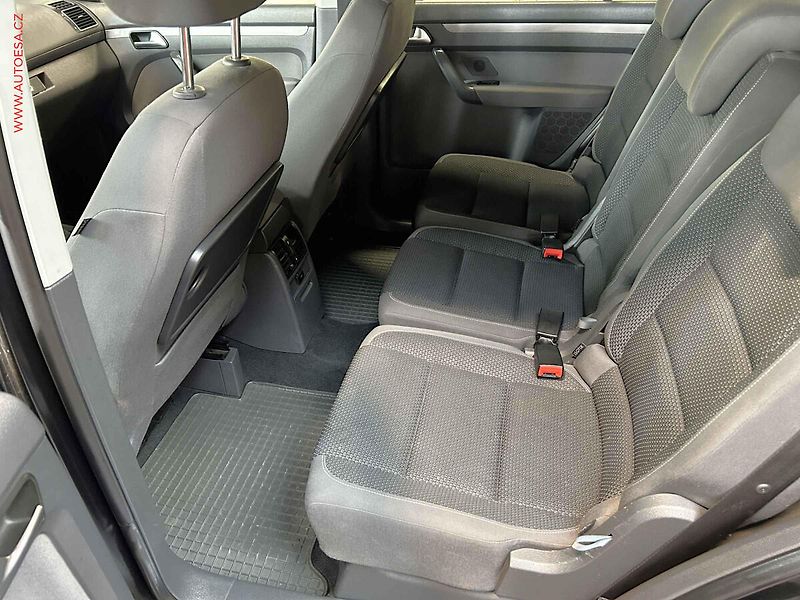 Volkswagen Touran (2011) 1.6 TDi, 2.maj, DSG, navi - fotka 10 z 16