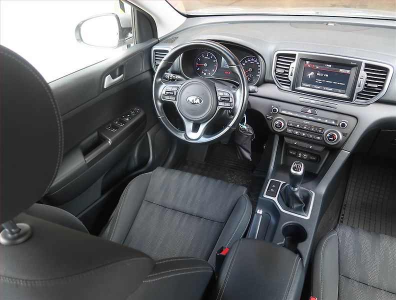 Kia Sportage (2017) 1.6 GDI, Serv.kniha, Navi - fotka 7 z 18