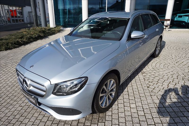 Mercedes-Benz Třídy E 2,0 E 220d 4M kombi - fotka 3 z 16