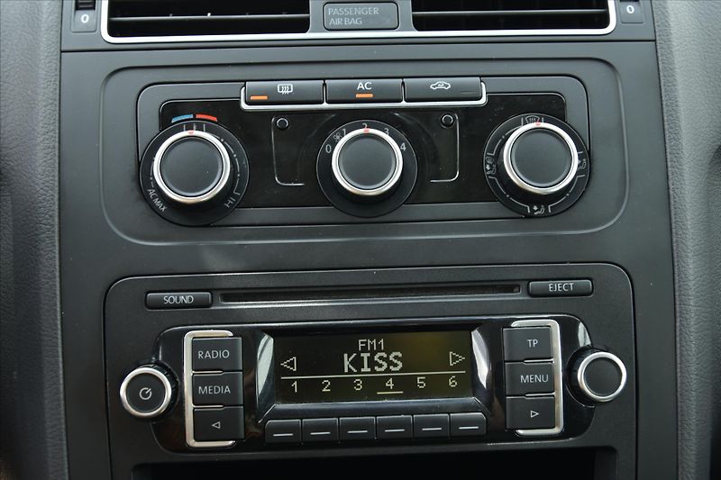 Volkswagen Touran 1.6TDI 77kW KLIMA SERVIS.KNIHA - fotka 18 z 20