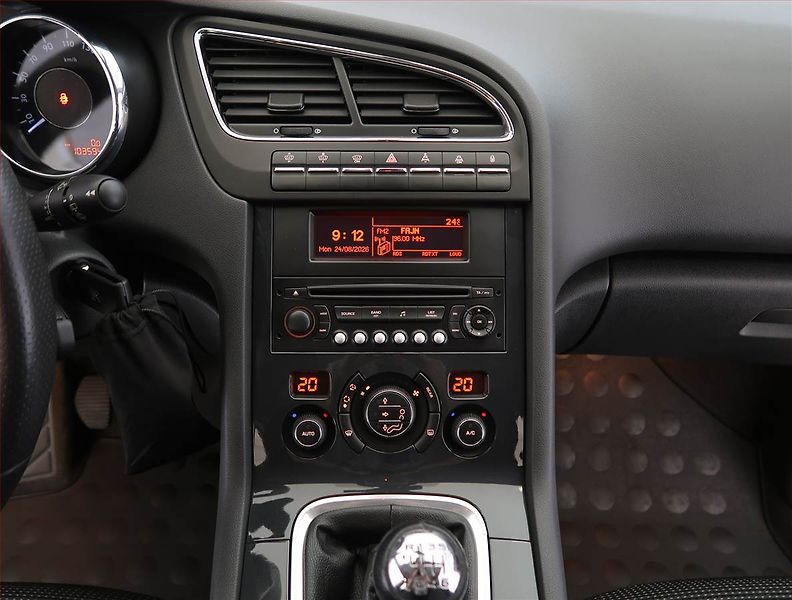 Peugeot 5008 (2011) 2.0 HDI, Serv.kniha, Tempomat - fotka 12 z 19