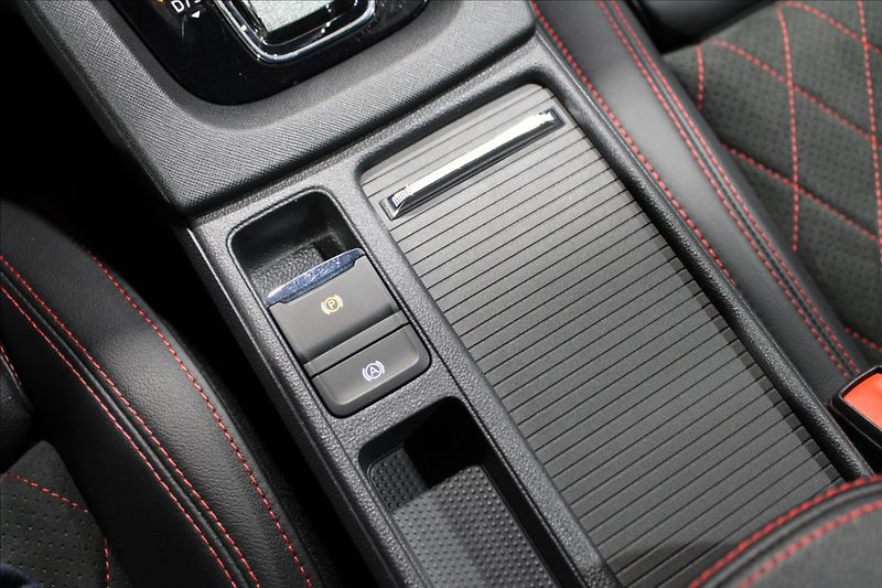 Škoda Octavia 2,0 TDI RS 147KW 4x4 zánovní - fotka 32 z 39