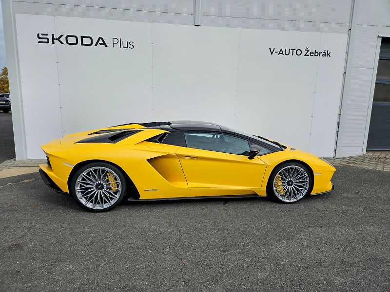 Lamborghini Aventador (2018) - fotka 9 z 22