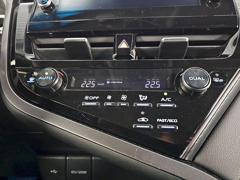 Toyota Camry (2023) 2.5HEV 218k PRESTIGE - fotka 21 z 32