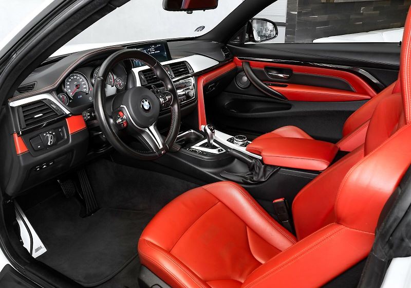 BMW M4 (2015) 3.0 /382kW - fotka 14 z 24