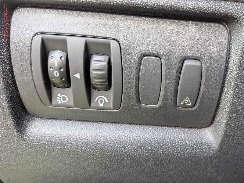 Renault Clio (2009) 1.2i, AAC - fotka 13 z 15