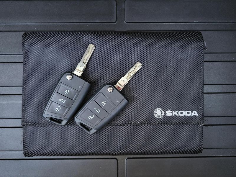 Škoda Rapid 1.0 TSI 81kW AMBITION *ČR - fotka 39 z 43