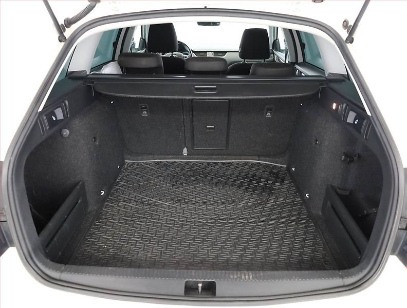 Škoda Octavia (2017) 2.0 TDI, Serv.kniha, Navi - fotka 19 z 20