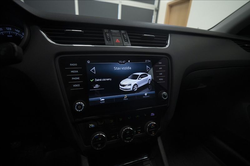 Škoda Octavia 2,0 TDI NAVI KEYLESS VÝHŘEV ČR - fotka 33 z 41