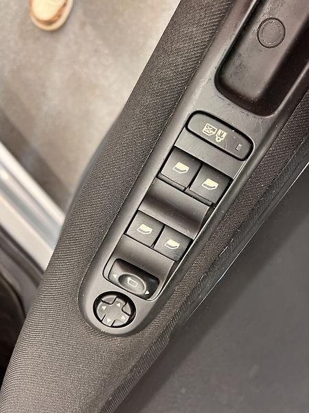 Peugeot 5008 1.6HDi 80kW - fotka 12 z 15