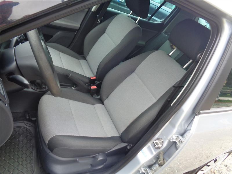 Škoda Fabia (2013) 1,4 - fotka 14 z 16