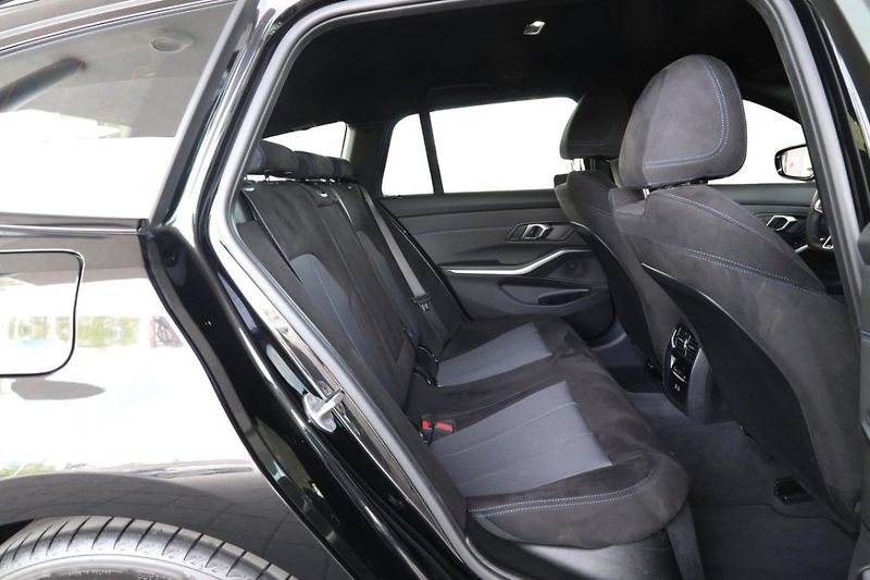 BMW Řada 3 330i xDrive Touring - fotka 6 z 21