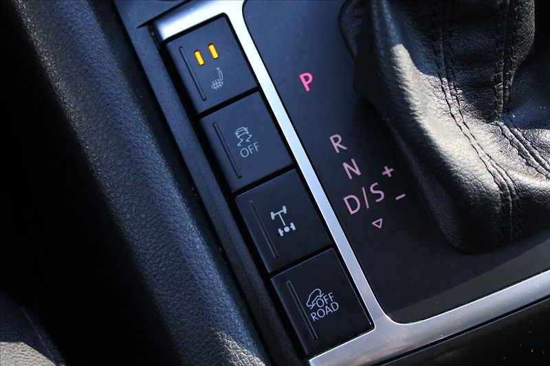 Volkswagen Amarok 3,0 TDI  ČR,AUTOMAT,4x4,DPH - fotka 18 z 33