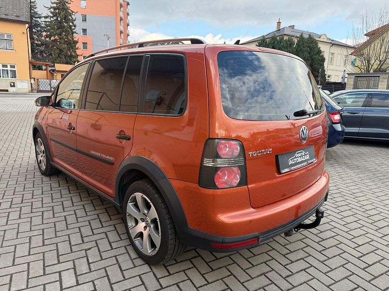 Volkswagen Touran (2011) 2.0 TDI - Cross - fotka 2 z 19